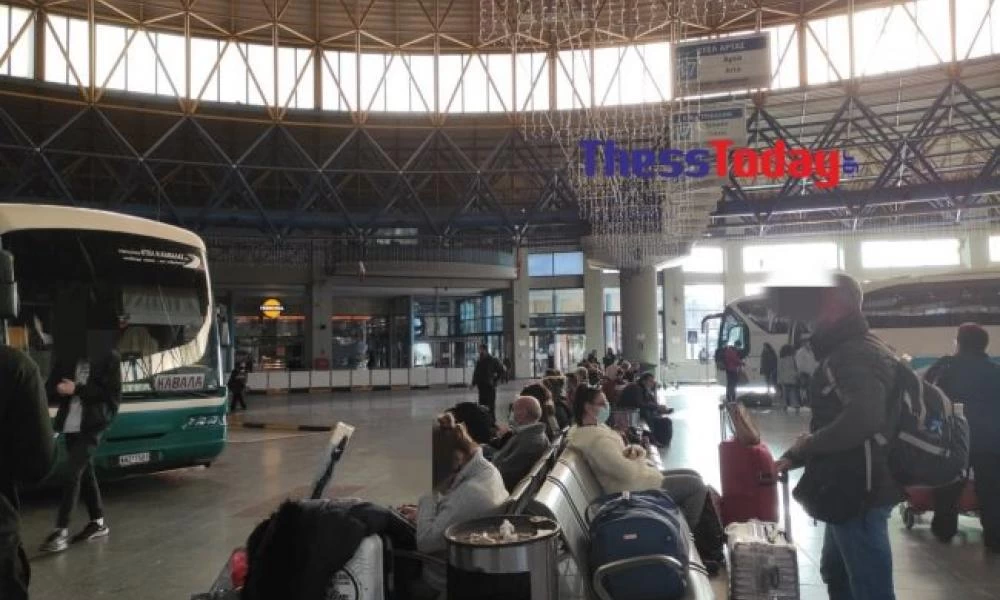 Θεσσαλονίκη: Χαμός στα ΚΤΕΛ- Μεγάλη έξοδος και "βροχή" δεμάτων